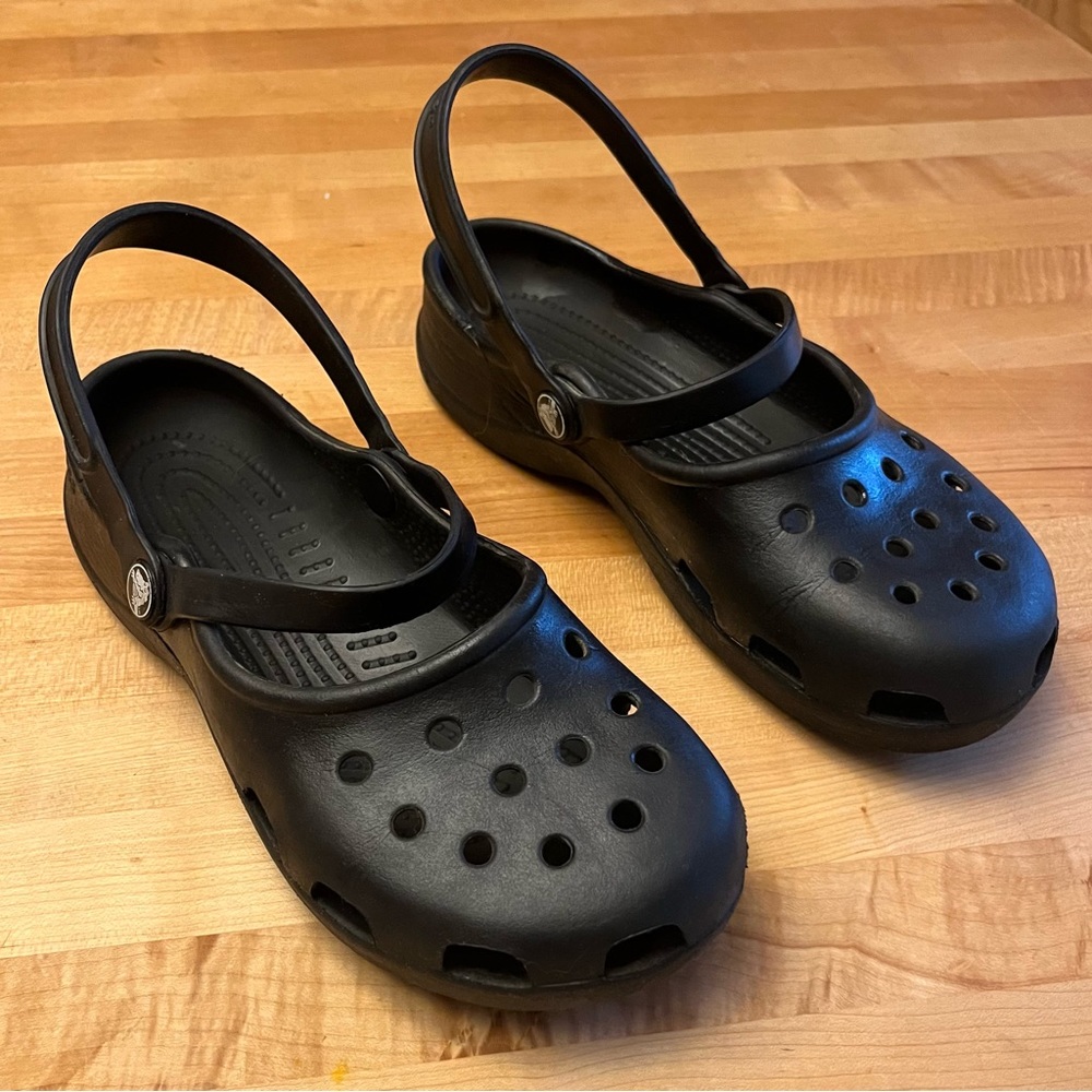 Double strap, slingback, Mary Jane Crocs. Black. Women’s size 8.